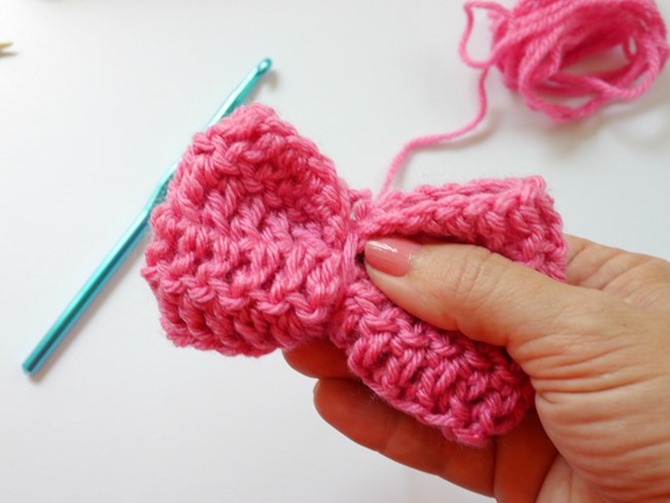 Making a Crochet Bow using a free pattern - Everything Etsy